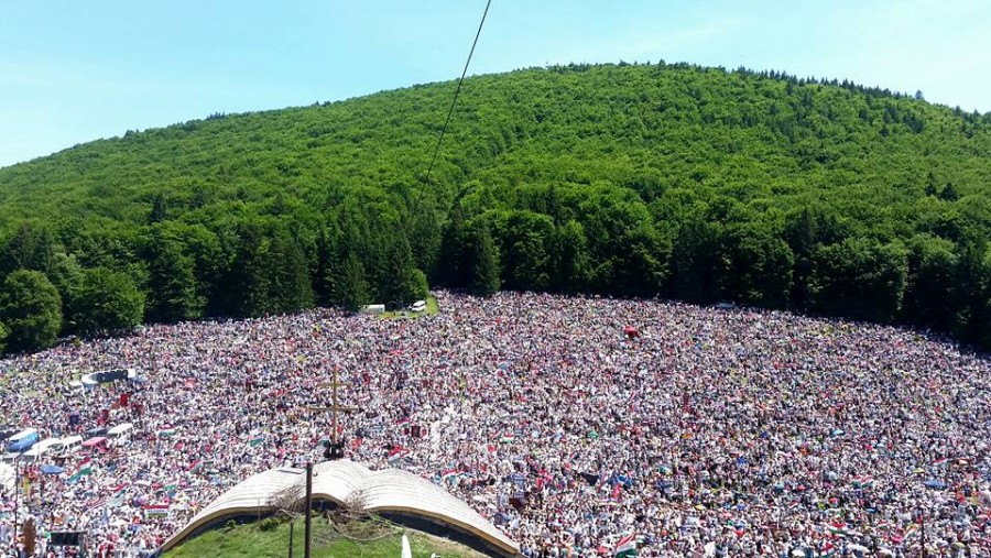 Nézd meg mit hagyott maga után a csíksomlyói százezres tömeg