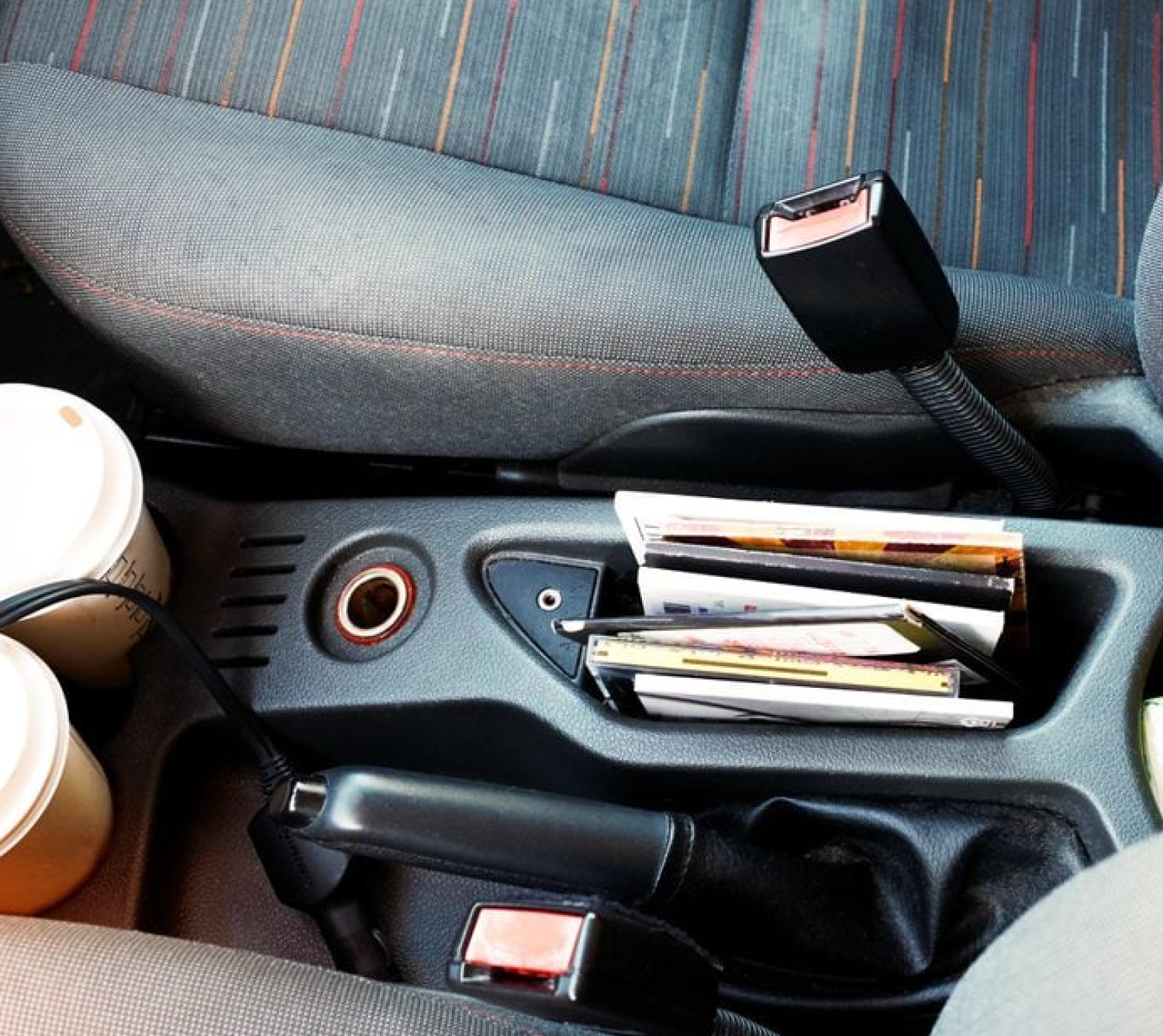 5 dolog, amit soha ne tárolj az autóban
